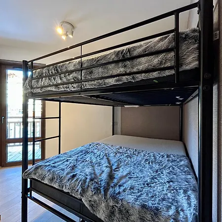 L'expression B12 Apartment