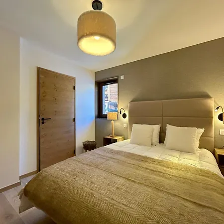 L'expression B12 Apartment